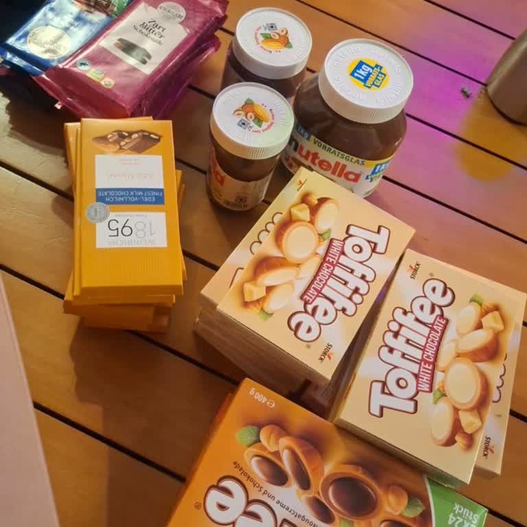 İzmir Aktarmasında Bavul Açıldı Ve Çikolatalar Eksik