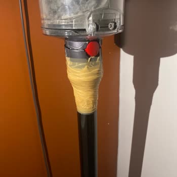 Dyson V12 Parçalarının Garanti Kapsamında Kırılması Ve Müşteri Hizmetlerinin Yardımcı Olmaması