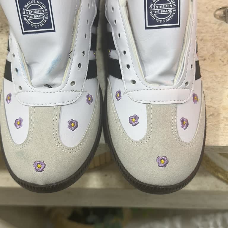 Defolu Ve Lekeli Adidas Ayakkabı İçin Koşulsuz İade Talebi