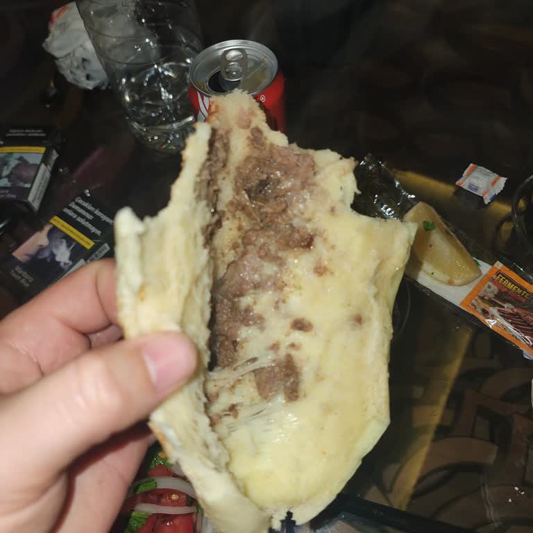 Köfteci Yusuf’tan Gelen Kavurmalı Kaşarlı Tostta Gramaj Eksikliği
