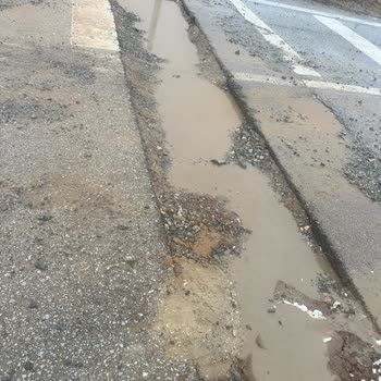 TREDAŞ’ın Açık Çukuru Nedeniyle Mini Cooper Hasarı Ve Acil Kapatma Talebi