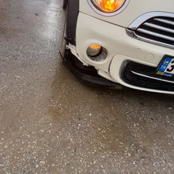 TREDAŞ’ın Açık Çukuru Nedeniyle Mini Cooper Hasarı Ve Acil Kapatma Talebi