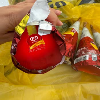 Yırtık Dondurma Paketleri Ve Müşteri Hizmetlerinin İlgisizliği Nedeniyle Ücret İadesi Talebi