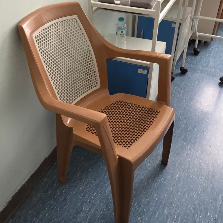 Kadın Doğum Servisinde Refakatçi Koltukları Eksikliği