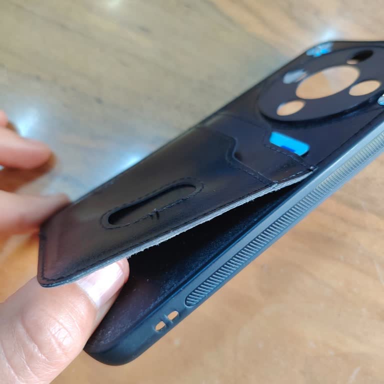 Honor Magic 8 Lite Kılıfının Kartlık Bölümünde Erken Yırtılma Ve Ayrılma