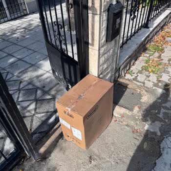 Amazon Lojistikten Islanan Ve Yırtılan Koli Teslimatı
