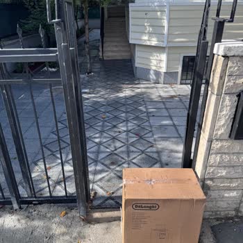 Amazon Lojistikten Islanan Ve Yırtılan Koli Teslimatı