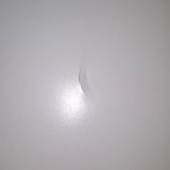 Hasarlı Kallax Çalışma Masası İçin Üst Tablanın Acil Değişimi Talep Ediliyor