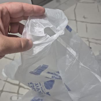 Fixgross Eryaman Şubesinde Dayanıksız Poşetler Ürünlerin Düşmesine Sebep Oldu