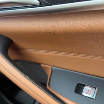 BMW G30 İç Kapı Kollarındaki Aşınma Ve Soyulma Garanti Kapsamında Ücretsiz Değişim Talebi
