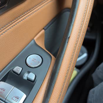 BMW G30 İç Kapı Kollarındaki Aşınma Ve Soyulma Garanti Kapsamında Ücretsiz Değişim Talebi