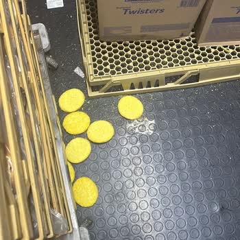 Antalya Agora Arby's Şubesinde Yere Düşen Patateslerin Tekrar Pişirilip Sunulması