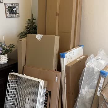 Montaj Ekibi Kolileri Taşımayı Reddetti Ve Saygısız Davrandı
