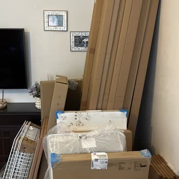 Montaj Ekibi Kolileri Taşımayı Reddetti Ve Saygısız Davrandı
