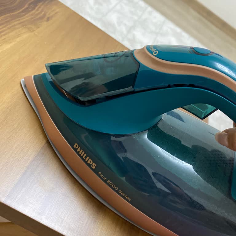 Media Markt Philips Azur 8000 Ütünün Ön Parçası Kısa Sürede Ayrıldı