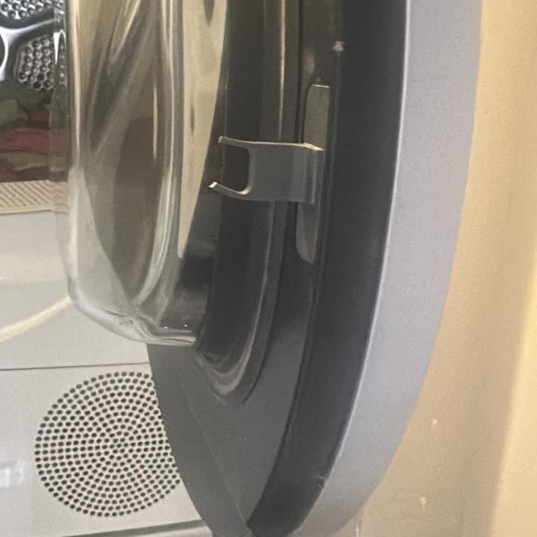 Bosch Kurutma Makinesinde Kapak Kancası Arızası İçin 25.000 TL Tam Kapak Değişimi Şartı