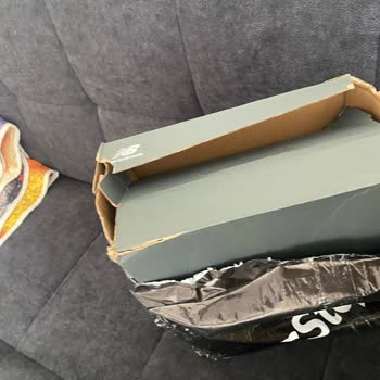 SuperStep Ayakkabısının Kutu Hasarlı Ve Sol Tekinde Yağ Lekesi İçin Hızlı Çözüm Talebi