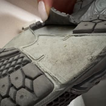 New Balance 1906r Ayakkabısının Yapıştırma Problemi Ve Garanti İadesi Talebi