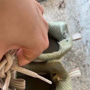 Skechers D’Lites Ayakkabılarda Sürekli Arka Kısım Yırtılması Ve Değişim Talebi