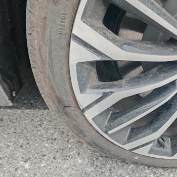 Togg T10F’de Düşük Kilometrede Yanaktan Yarılan Lastik Ve Cevapsız Müşteri Hizmetleri