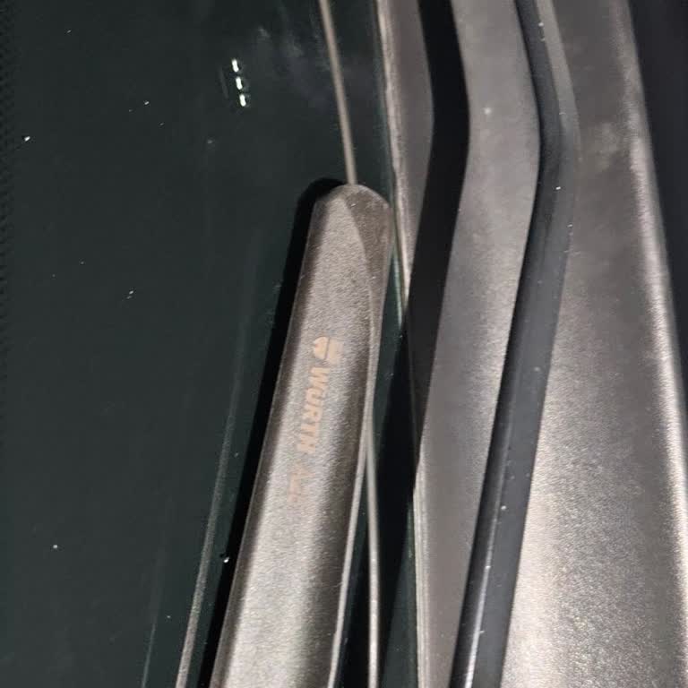 Würth 400 Mm Sileceğin Cam Temizliğinde Boşluk Ve Şube Desteğinin Eksikliği
