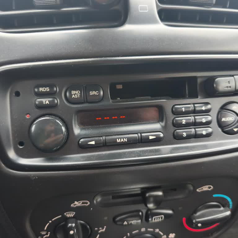 Peugeot 206 Teyp Şifresi Sıfırlandı, Müşteri Hizmetlerinden Yetersiz Yardım Ve Geri Dönüş Yok