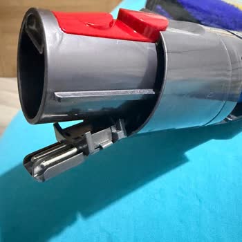Dyson V12 Süpürge Rotasyon Başlığının Enerji Soketinde Bağlantı Sorunu Ve Kullanıcı Hatası İddiası