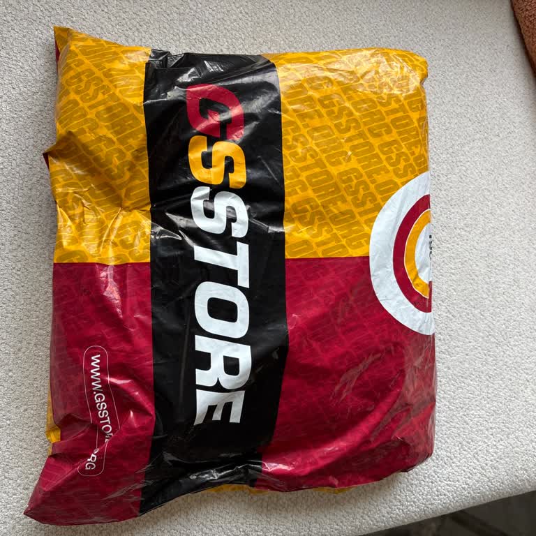 GS Store'da Hediye Kutusu Olmadan Gönderilen Sweatshirt İçin Şikayet