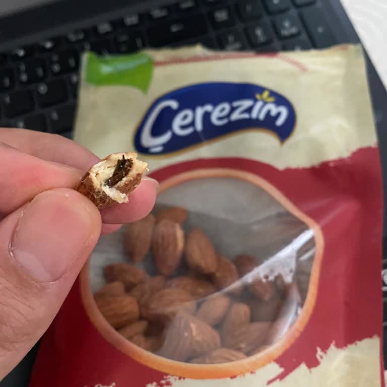 Tatbak Çerezim Badem Ürününün İçinde Ölmüş Kurt Bulundu