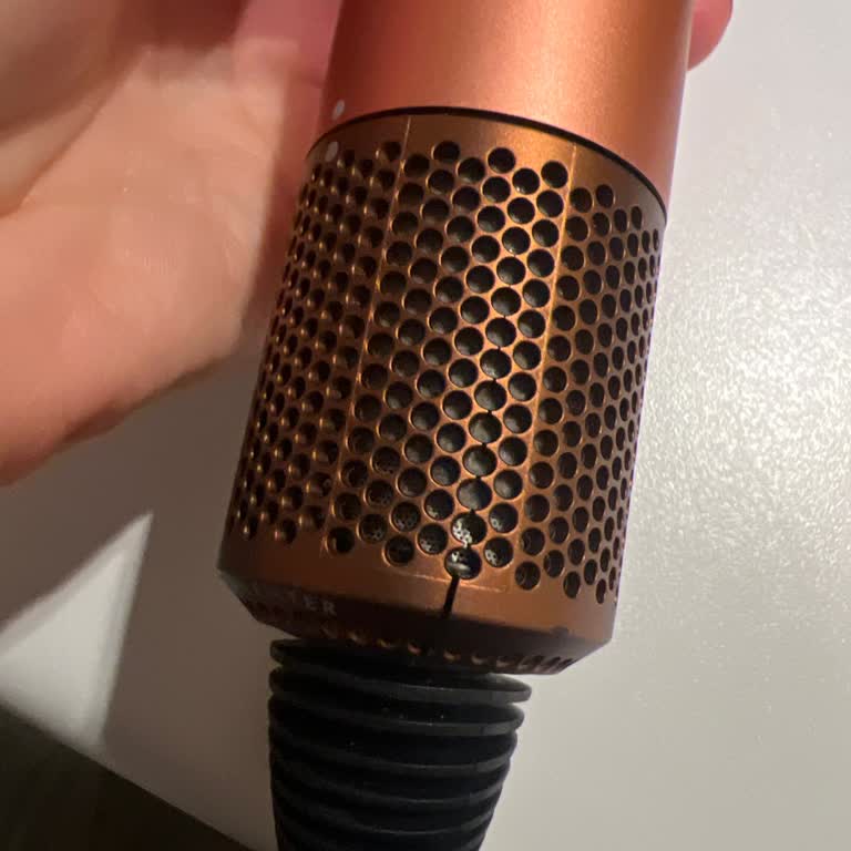 Dyson Nural Saç Kurutma Makinesinin Filtre Kapağındaki Çatlama Ve Orijinal Renk Talebi