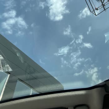 Renault Servisinde OTS İşlemi Sonrası Tavan Döşemesi Ve Direk Kaplamalarında Görsel Bozulma
