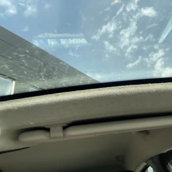 Renault Servisinde OTS İşlemi Sonrası Tavan Döşemesi Ve Direk Kaplamalarında Görsel Bozulma