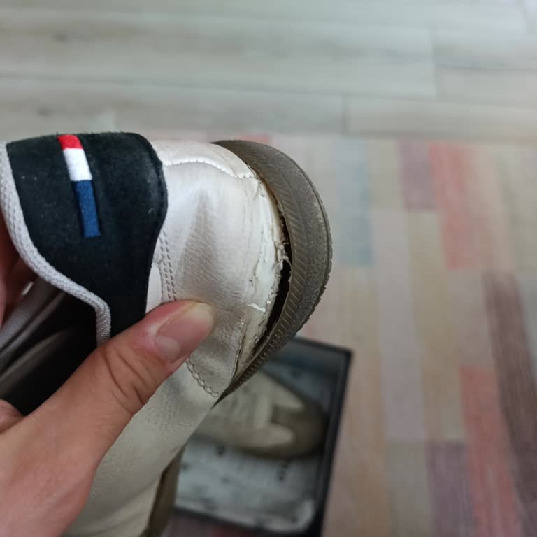 Ayakkabının Taban Açılması Ve Logo Sökülmesi Hakkında Ürün Değişimi Talebi