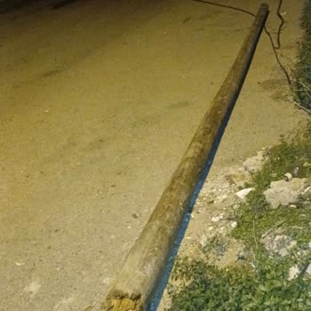 Kamyon Çarpması Nedeniyle Altyapı Hasarı Ve İnternet Kesintisi