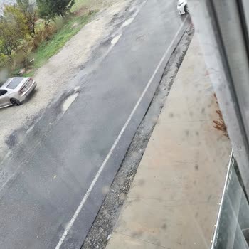 Beylikdüzü Kavaklı Mahallesinde Kazı Sonrası Asfalt Ve Kablo Toplanmaması Güvenlik Sorunu