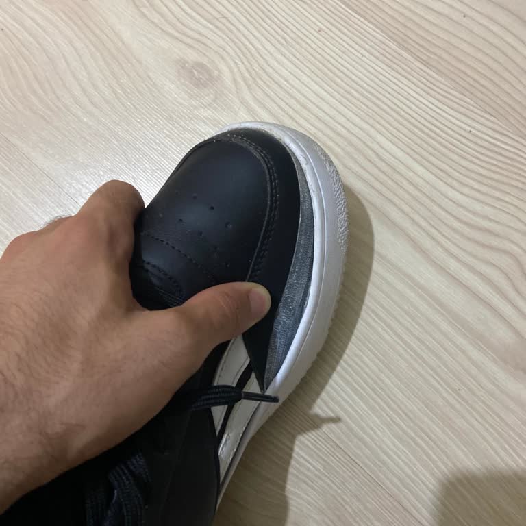 Ayakkabının Ön Kısmındaki Açılmalar Ve Değişim İsteği