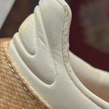 Altı Kez Kullanımda Deri Sıyrılan Skechers Ayakkabı Ayıplı Olarak Değerlendirilsin