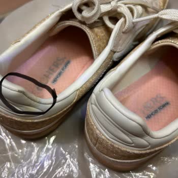 Altı Kez Kullanımda Deri Sıyrılan Skechers Ayakkabı Ayıplı Olarak Değerlendirilsin