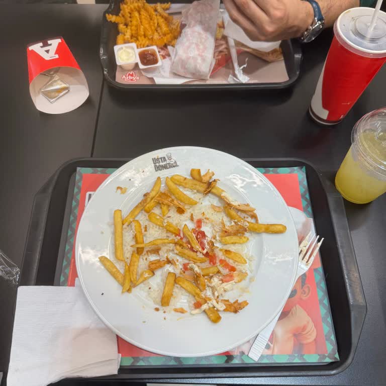 Usta Dönerci Şubesinde Pilav Azlığı Ve Gramaj Uyuşmazlığı