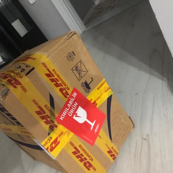 Tekirdağ Çorlu DHL Şubesinde Cam Ürünlerin Korunmasız Taşınması