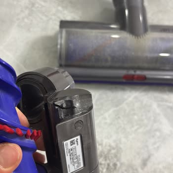 Garanti Süresi Devam Eden Dyson V15 Süpürge Başlıkları Kırıldı, Ücretsiz Değişim Talebi