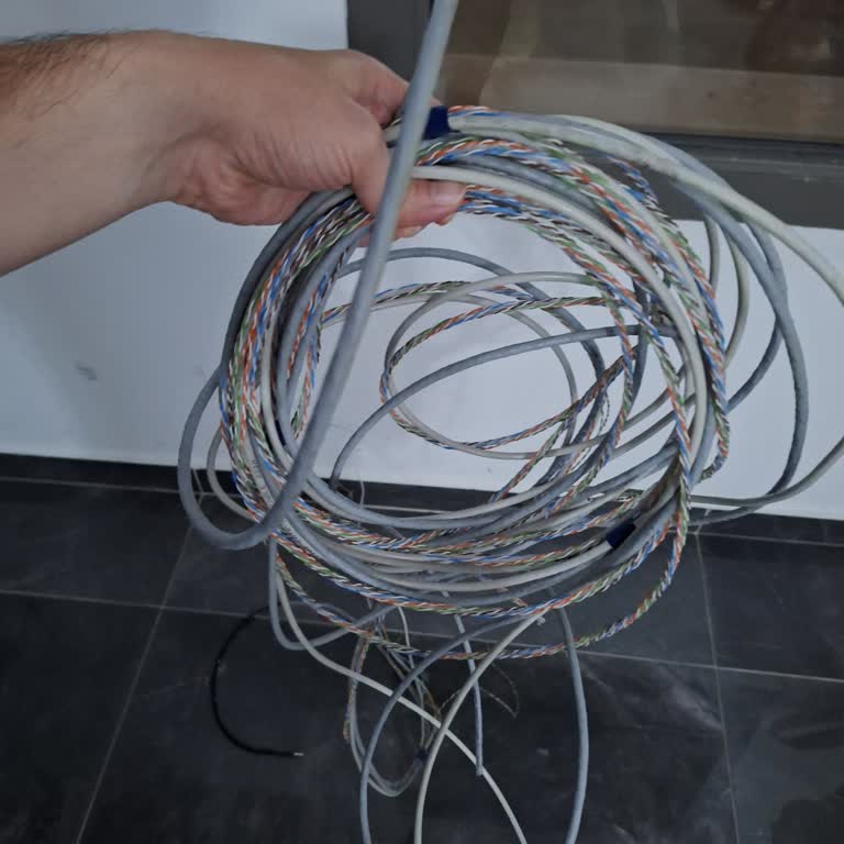 Superonline Fiber Kurulumu Sonrası Diyafon Ve Kapı Otomatiği Bozuldu