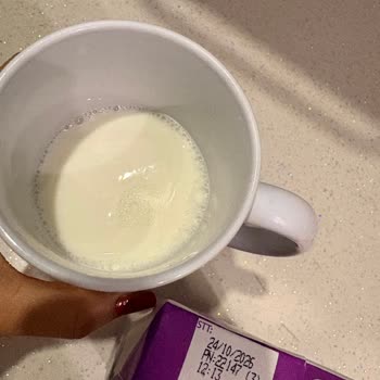 Migros’ta Son Kullanma Tarihi Geçmemiş Süt Bozulmuş Ve Sağlık Riski Oluşturuyor