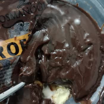 Midyat BİM Mağazasındaki Osmanoğlu Profiterol Üzerindeki Küf, Halk Sağlığını Tehdit Ediyor