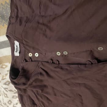 İlk Yıkamada Beyaz İzler Ve Soluk Görünüm: Fahhar Gömlekte Kalite Sorunu