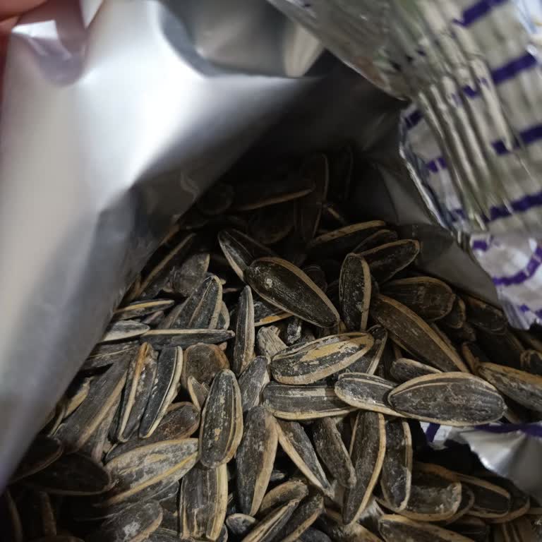 A101 Kars Şubesinden Tadım 180 Gr Kavrulmuş Ay Çekirdeği Acı, Bayat Ve Nemli