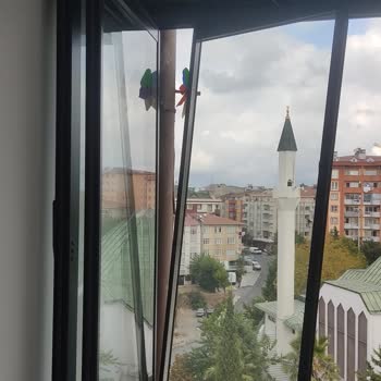 Albert Genau Katlanır Camların Yağmur Suyu Girmesi ve Düşmesi Sorunu