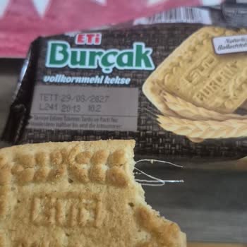 Eti Burçak Tam Buğdaylı Bisküvi İçinde Çuval Parçası Bulundu