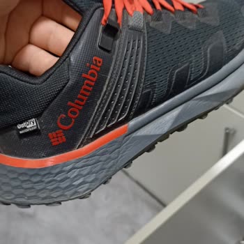 Columbia Facet 75 Ayakkabısında Yırtılma Ve Ayıplı Mal Şikayeti
