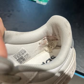 Kayseri Forum Deichmann Mağazasında Adidas Ayakkabının İç Astarı Kısa Sürede Yırtıldı